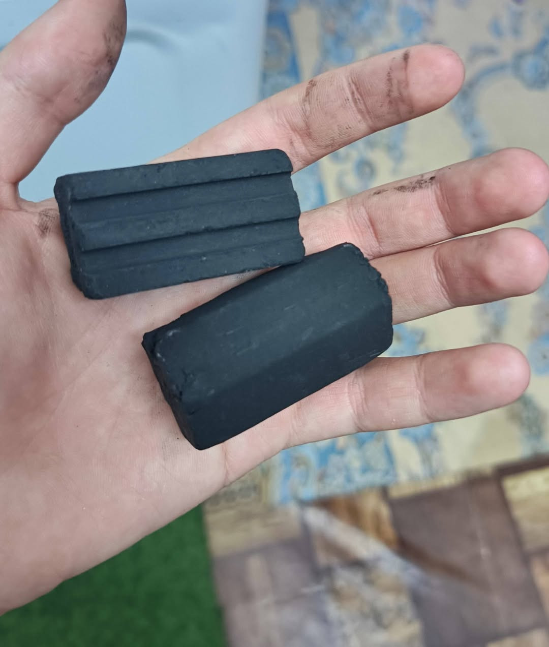 السلام عليكم اخوان توفر فحم طبيعي إصبع املس جوده جدا جدا عاليه مستر سموك الكميه اخر ٦٠ كارتون +١٠ كراتين مستطيل مشطب طبيعي صيني البيع بالمفرد بالضمان العنوان بغداد الكاظمية رقم الهاتف *********** واتس اب
