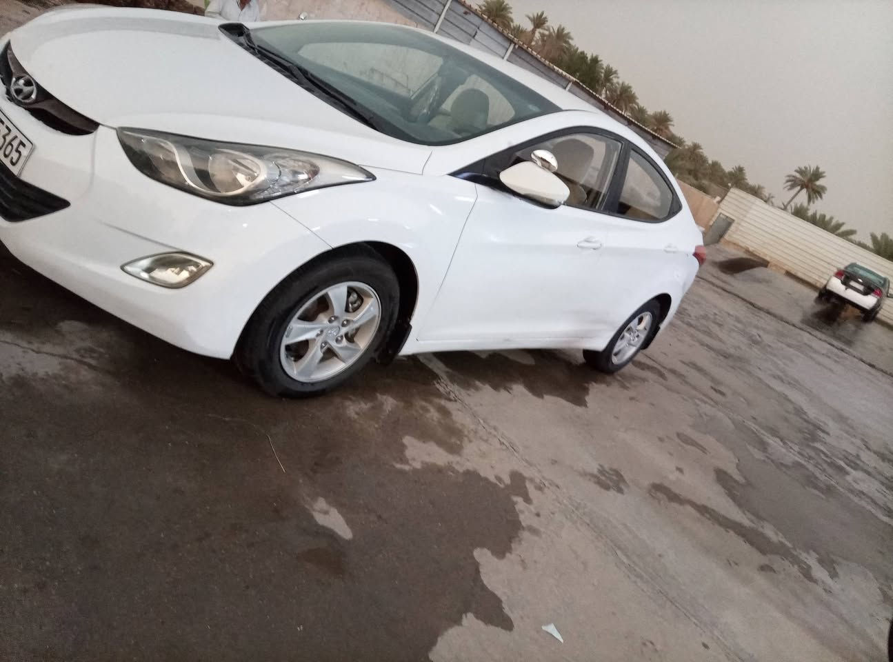 السلام عليكم 
النتره مديل 12 
خليجي مكفول كير ومحرك وكشر 
بيه بوري مال التبريد مثقوب 
يده الباب الوره السايق مكسوره 
هورن عاطل بيه بس/ رقم دولي 
سياره حلوه مكان بابل 
السعر شده 15.   
***********
