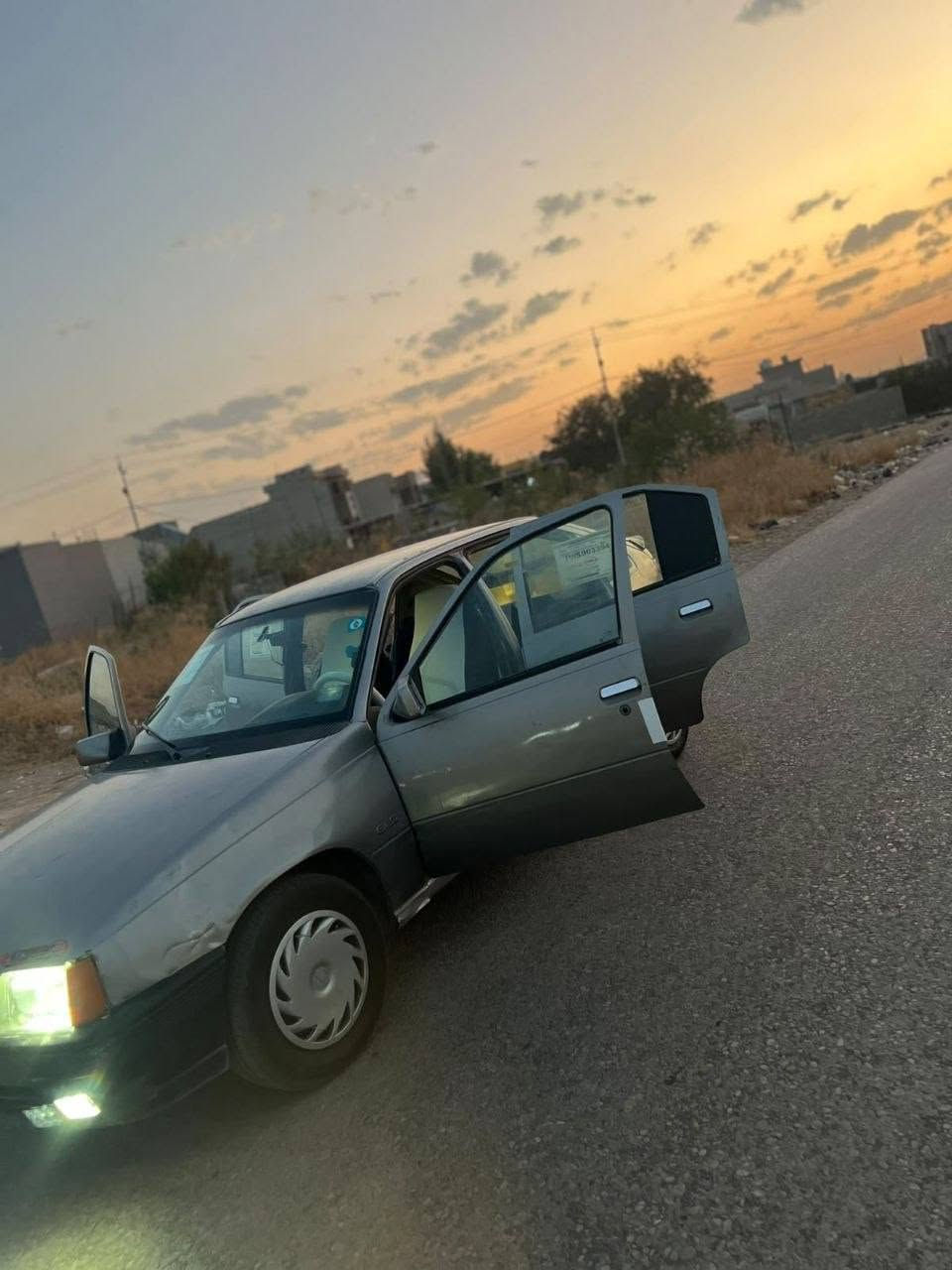 للبيع اوبل كاديت حجم 16 موديل 91 رقم نينوى انكليزي سنويه عضم 2031 كير ومحرك شرط ( طخمها جديد + وايرمنيه كلها شغاله + باتري جديد + تايرات جدد ) شرعيها داخل الموصل شرط الوكاله والتحويل من الشرعي السعر 23 ورقه
***********  - كورك 
*********** - اسيا  . بيه واتساب
