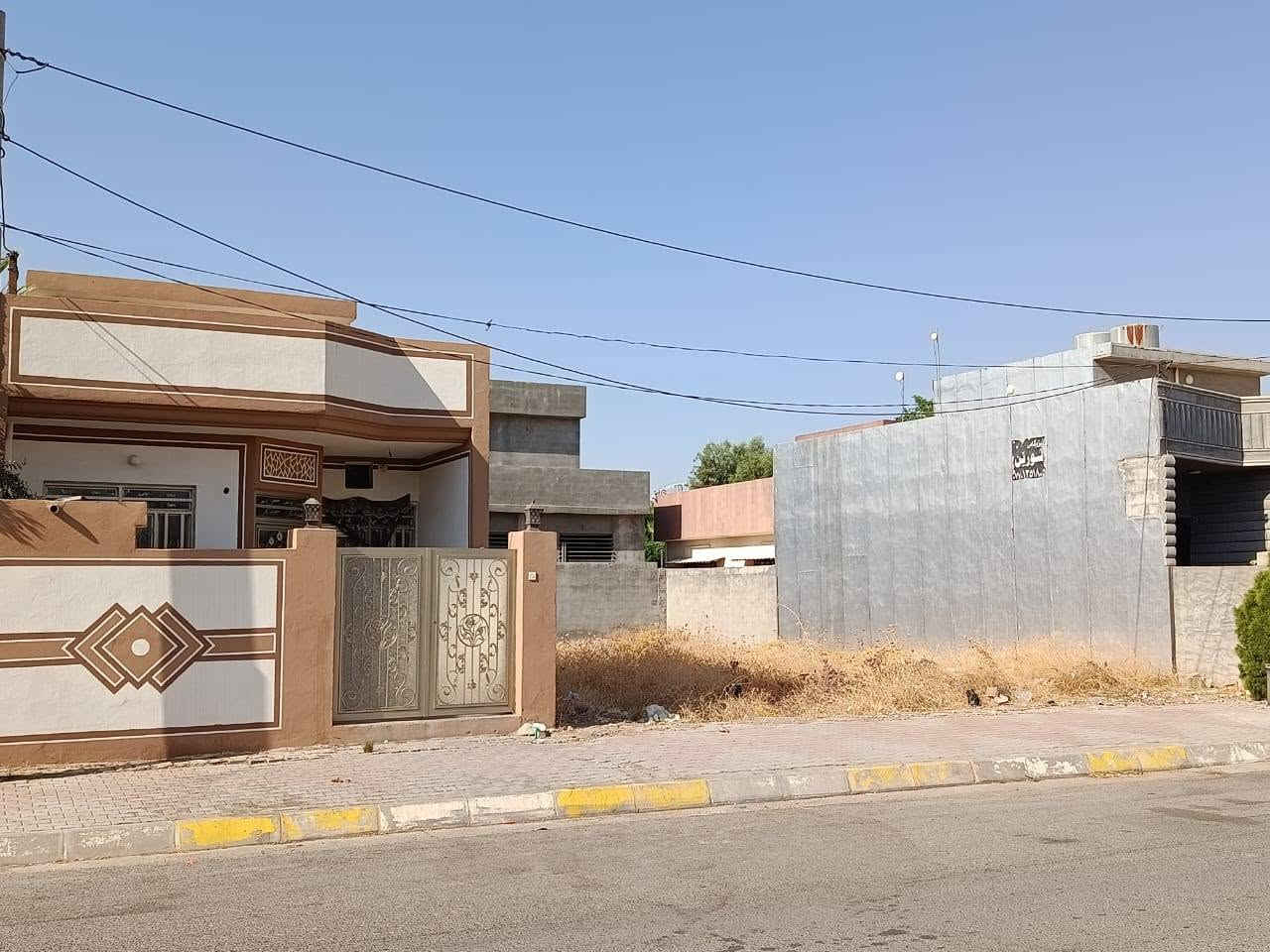 السلام عليكم
للبيع مشتمل+قطعه أرض مساحه الكليه 350متر مربع 
عنوان خانقين خلف الملعب شارع العريض مقابيل مدرسه كونكريتيه
جنس الارض طابو صرف 
خدمات ماء مجاري تبليط
مكاتبه وتحويل ثاني يوم
سعر 170مليون وبي مجال بسيط
***********
