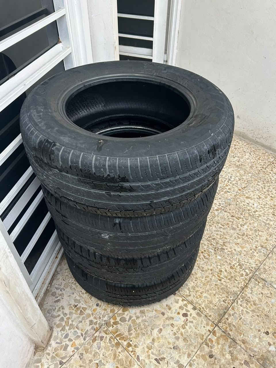 تايرات تاهو مستخدمات نظاف للبيع انتاج ٢٤ ***********
مكان بغداد
