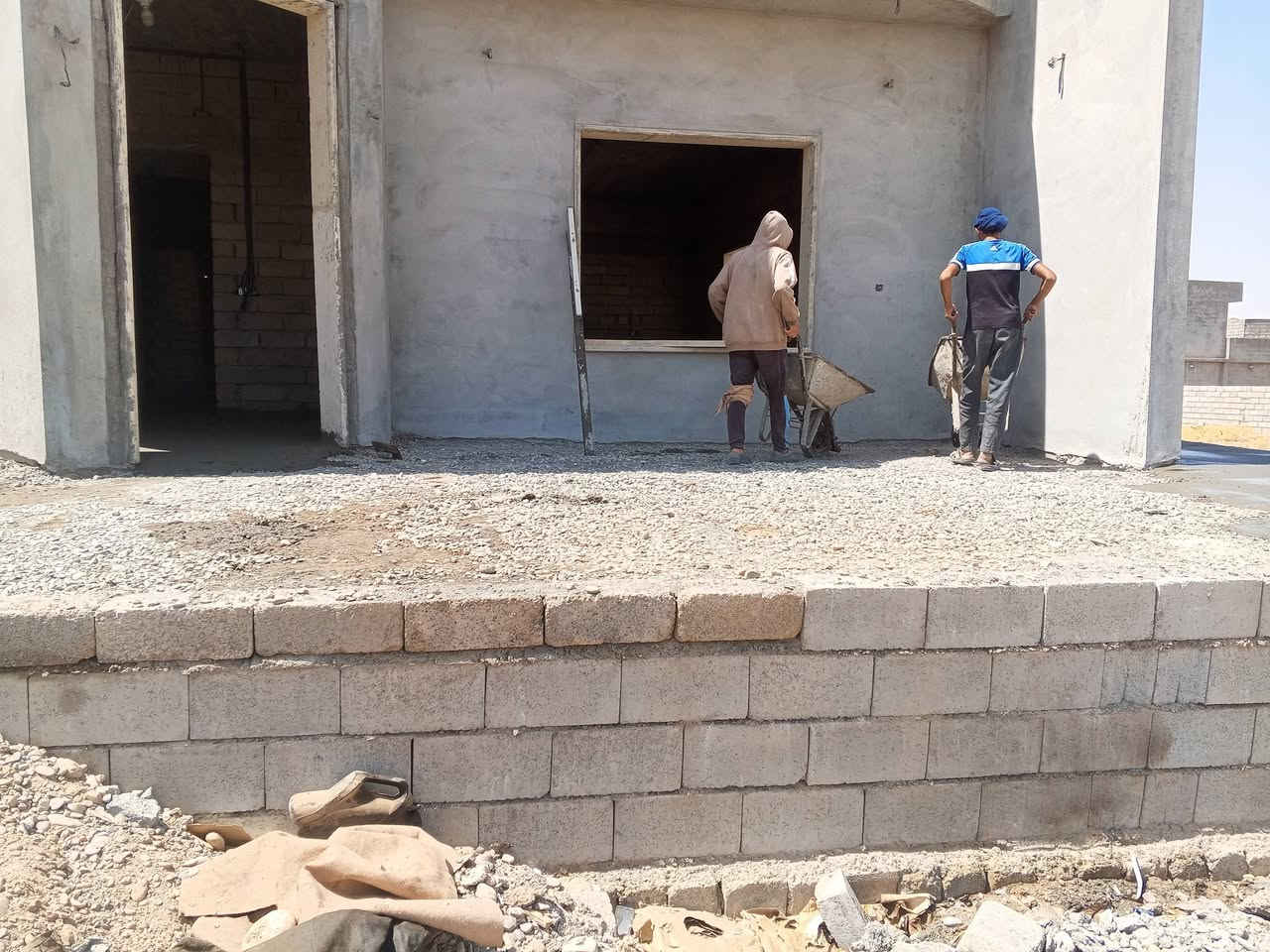السلام عليكم يوجد خباطة وكادر العمل صب سقل ولاش وتعديل ابوت وفرش حجر وتنزيل وتصفيط اساس وتسليح داخل العلم ودبسة ودبي واي مكان قريب علم ***********/***********
