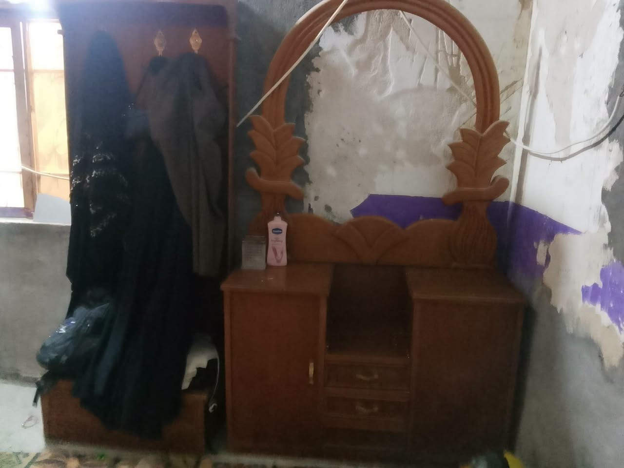السلام عليكم اعادة النشر 
بسبب ضروف المشتري 
غرفه اخشاب للبيع
مكانهم مسيب طريق ابو الجاسم ع
 قرب صوره احمد الوائلي حي الصدرين 
***********
