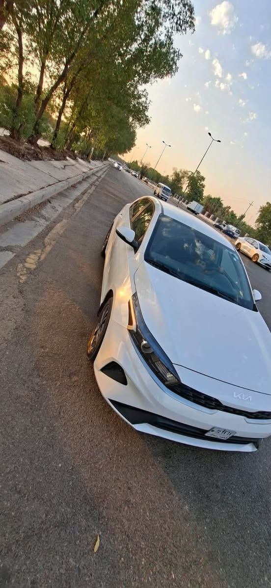 سلام عليكم للبيع فورتي موديل 24 نص فول 
ا
المواصفات المعروفه تحكمات وبيه بعد موصافات 

الحادث واضح بل صوره 

حوض تصليح وجاملق خلفي صبغ والجاملق الثاني بي بارد 

الجنطه مبدله 

ماشيه 52ميل 

بدون يرباك 

العنوان الكاضميه جكوك 

***********

السعر 125 وبيه مجال للشرايه
