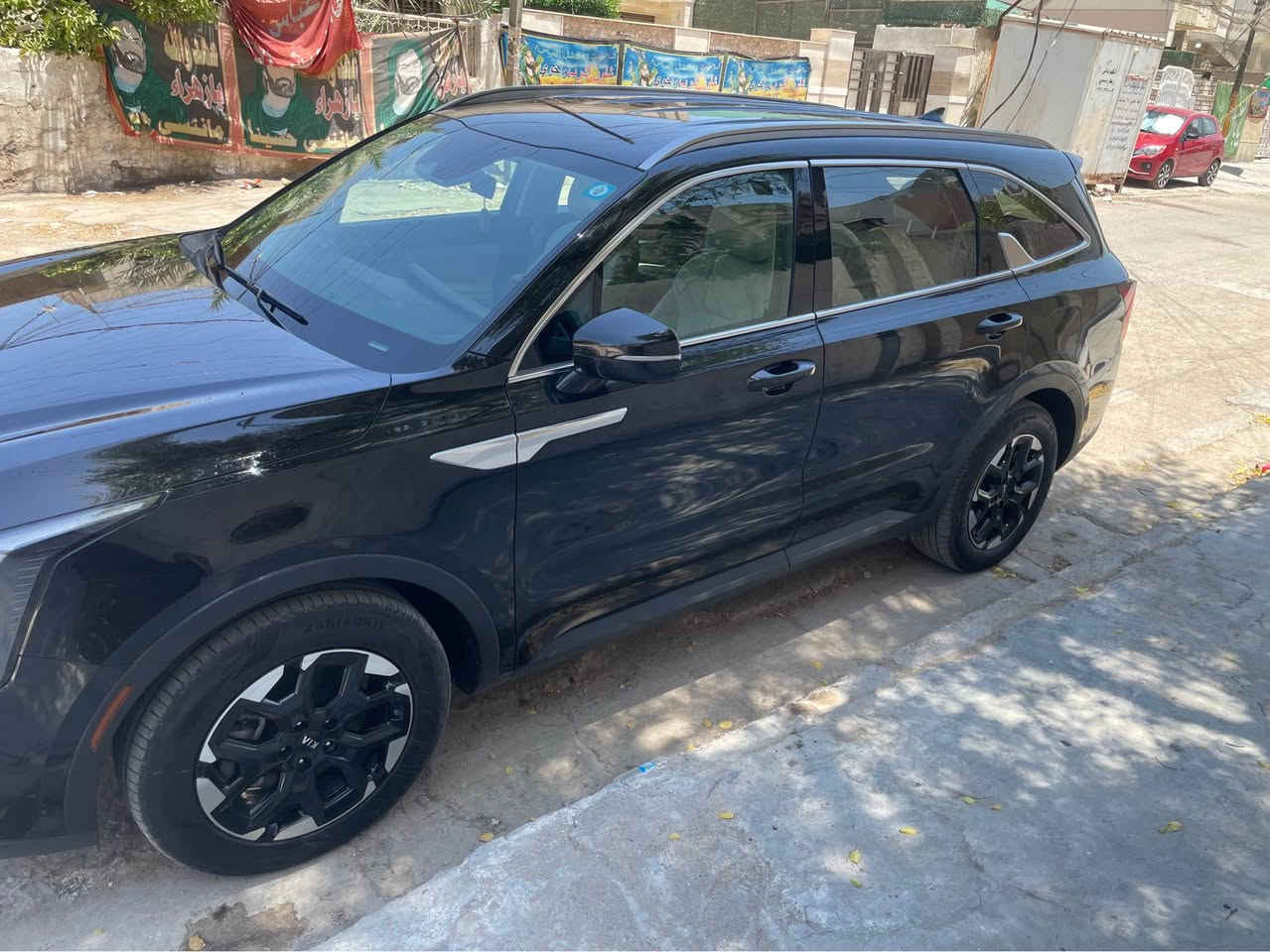 السلام عليكم 
سورنتو للبيع موديل ٢٠٢٤ 
وارد امريكي السياره حادثهه 
تقرير بدون قطره ماء او تبديل
نطخت عندي باب السائق ونصبغ 
موصفات 
شاشه 
 فول تحكم 
داخل ابيض جلد 
تدفئه كشنات 
محرك ٢٥٠٠
سبعه راكب 
صور الحادث ورقم الشاصي موجودات ويه الصور 
العنوان بغداد 
السعر 233 وبيه مجال بسيط
وهذا رقمي السياره بسمي 
*********** بغداد, العراق
