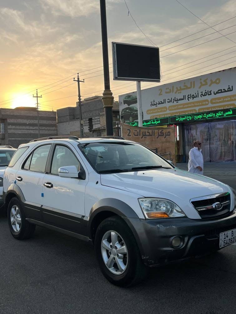 السلام عليكم ورحمة الله وبركاته للبيع او المراوس بسيارة صالون صغيرة كيا سورنتو موديل ٩خليجي فول مواصفات رقم بصرة دولي محرك ٦سلندر بلاد ما مفتوح تبريد ثلج حدادة نص عمر  السعر ٩٠ورقة وبي مجال قليل مكان السيارة بالبصرة للإستفسار الاتصال على الرقم *********** بي واتساب البصرة, العراق
