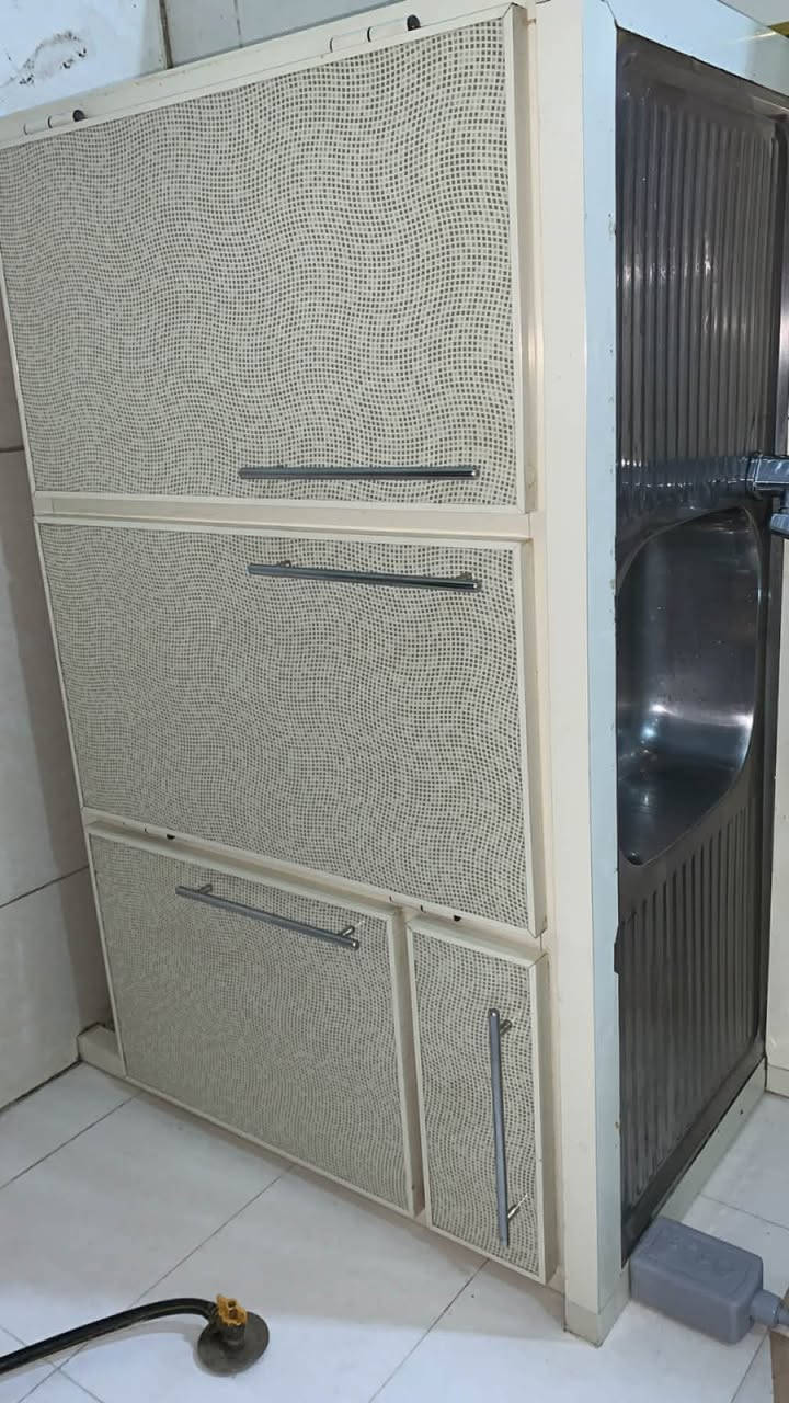 كاونتر للبيع سعره ٣٥٠ بي مرمر
***********
