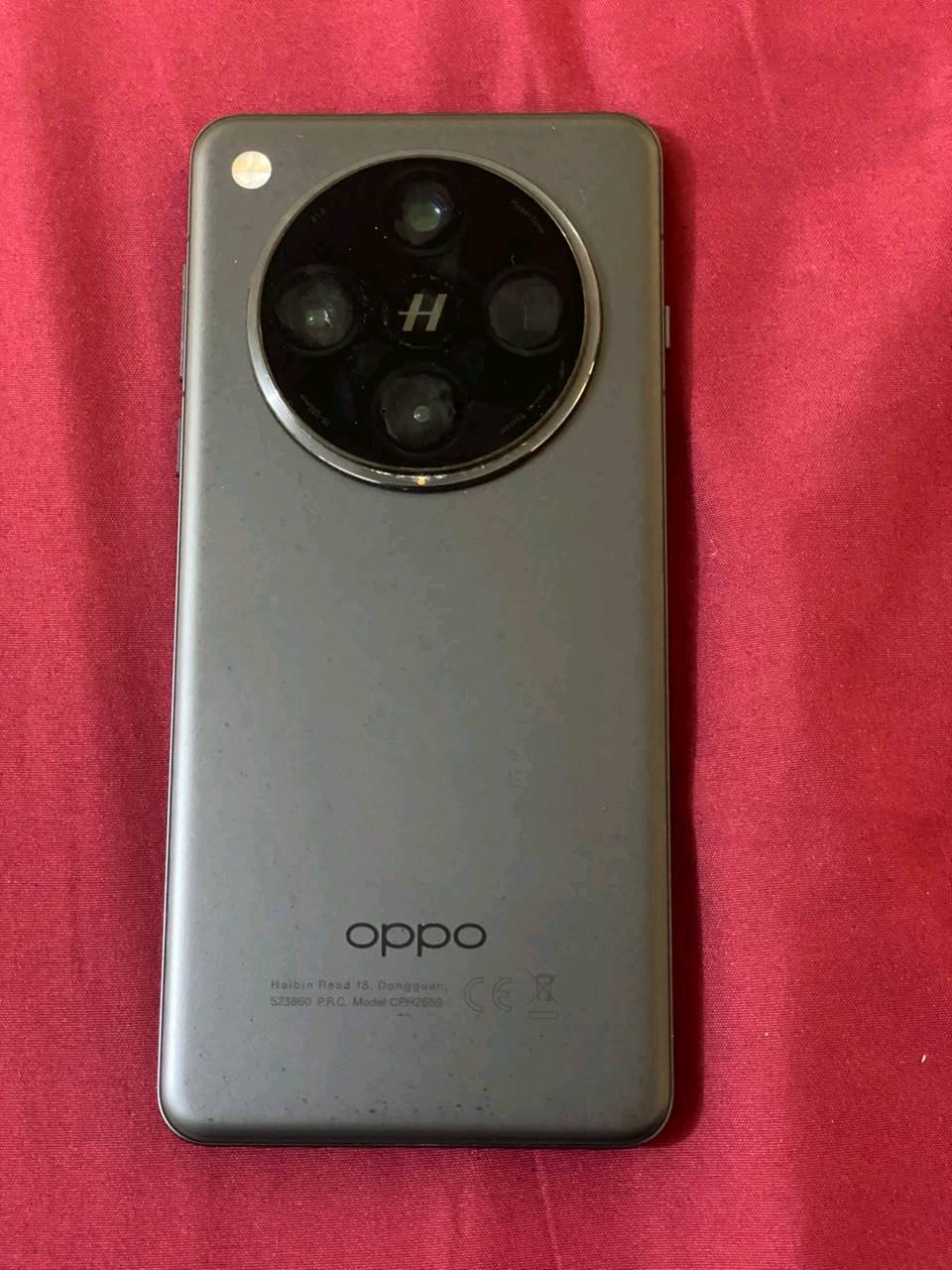 Oppo find x8 pro 512/16 نسخة عالمية كامل ملحقات
(كيبل+كفر+كارتونة) بطارية 95% (للبيع 700 وبي مجال)نظيف  جدا 90%بي فقط
نمش بالظهر بسبب الحافظة +(خيال جدا خفيف بالشاشة من جوه مال ازرار يوتيوب ما واضحة الا بالتركيز) معالج فلاكشب داينمستي9400 كاميرات من افضل كاميرات الاندرويد 50+50+50+50 وامامية 32ميجا بكسل مقاوم الماء والغبار شاشة 6.8انج اموليد دقة عالية مكاني بغداد