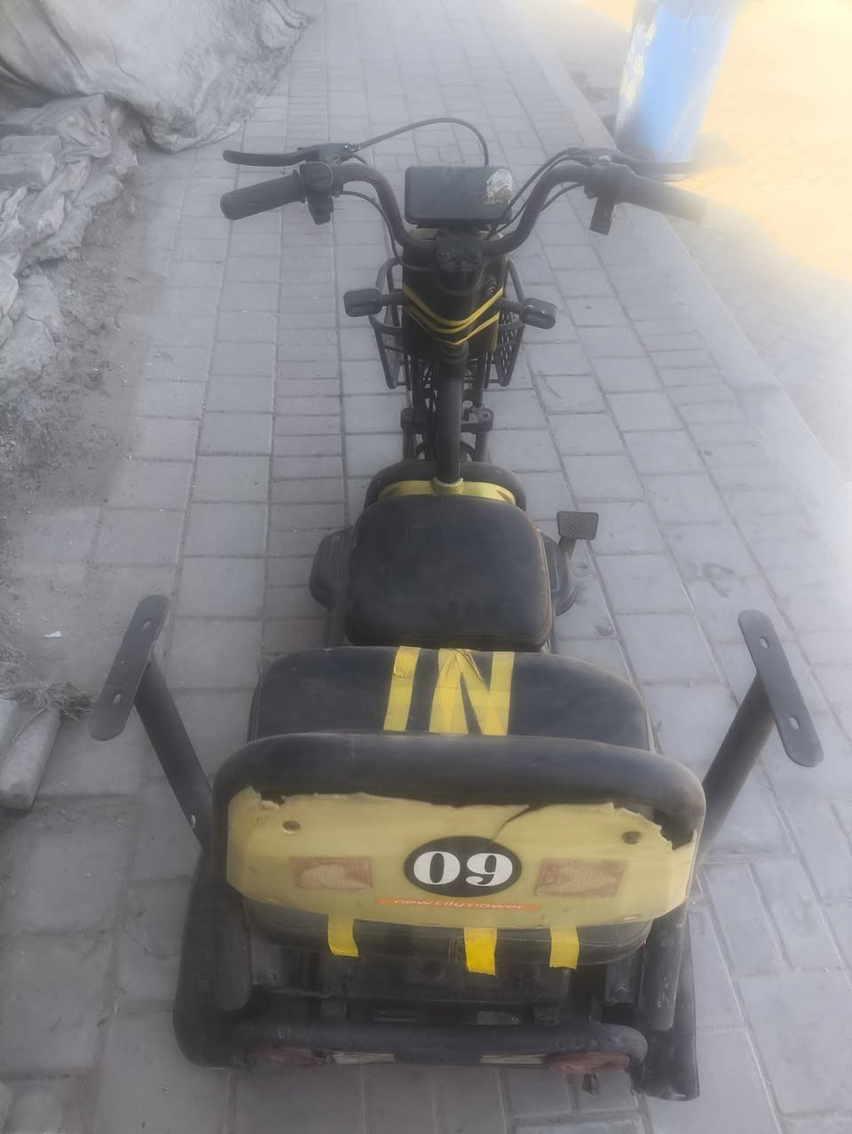 دراجه شحن ثلاث اطارات مال معوقين ترهم نقص بطاريات عاطلة نضيف جدا السعر 250الف بغداد مدينة الصدر ***********
