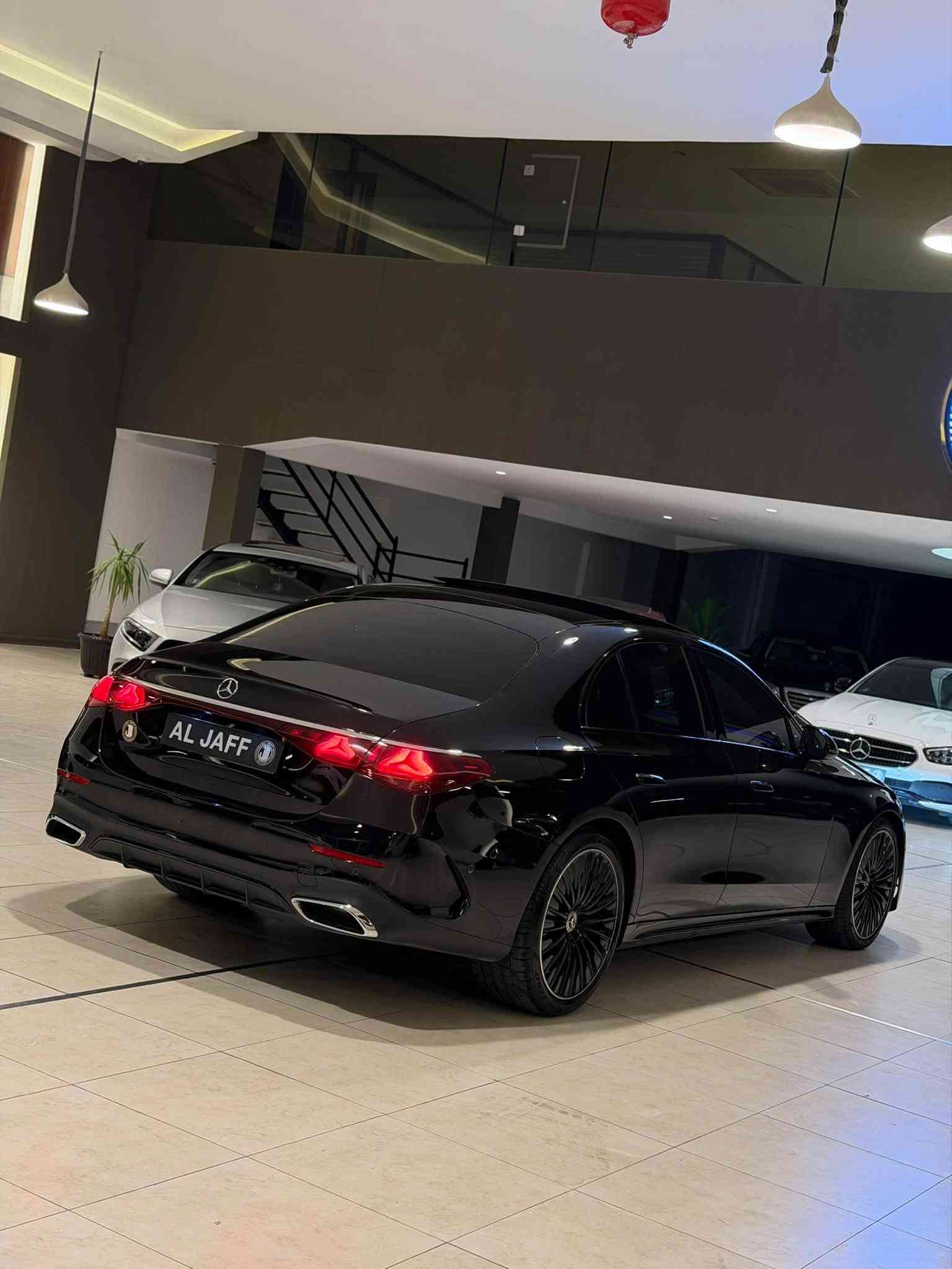 السلام عليكم 
البيع مارسدس E class AMG  موديل 2024
ماشية 35 الف كيلو 
🚨وكالة المانية ضمان دولي بصمتين
🚨فول مواصفات ومغلف ppf بالكامل
بانوراما وداخل مشمشي وكامرة رحساسات ورادار ولد بالشباك بلادي وكت AMG بلادي وستيرن AMG ونقطة عمياء وانارة مخفية ودشبول نجوم وصندوك كهرباء وكشنات خزن وتدفئة وبصمات وسماعات برو ماستر وبعد كلش هوايه مواصفات 

السياره مكفولة كفالة عامة حتى الدعاميات بشرط بدون شخوط او رصعات وبدون اي نقص او خلل
رقم وفحص وهزه كله جديد
السعر : 560 $ ورقه
للاستفسار : *********** كاوه جمال 
او واتساب نفس الرقم
العنوان :السليمانية المعارض الجديده معرض (الجاف)
