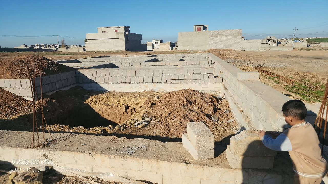 مساحه 190 متر
القوسيات _قرب المدرسه الصينيه 
كرت بلديه 
سند 25
سعر 20 وبيها مجال قليل ***********

