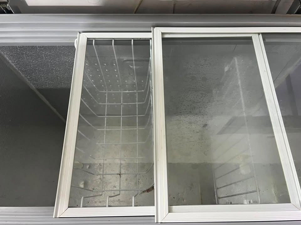 مجمدة جداً نضيفه وتثلج خلال ساعه تخبل
**للبيع: مجمدة أفقية بحالة ممتازة جداً** ❄️✨

📌 **الماركة:** نيوال (NEWAL)

📌 **الموديل:** FRZ-237-05

📌 **الحجم:** 205 لتر (حجم عملي ومناسب جداً)

📌 **الحالة:** مستعملة نظيفة جداً وبحالة ممتازة وجاهزة للاستخدام.

💡 **أبرز المواصفات:**

• جامات انزلاقية داخلية للحفاظ على البرودة.

• قفل ومفتاح أمان.

• إضاءة داخلية.

• نظام تجميد سريع وقوي.

• صوت هادئ واستجابة ممتازة.

📍 **المكان:** النجف الأشرف - شارع كربلاء

💰 **السعر:** 200 ألف دينار (وبيها مجال للشراي / قابل للتفاوض)

📞 **للتواصل والاستفسار:** ***********
