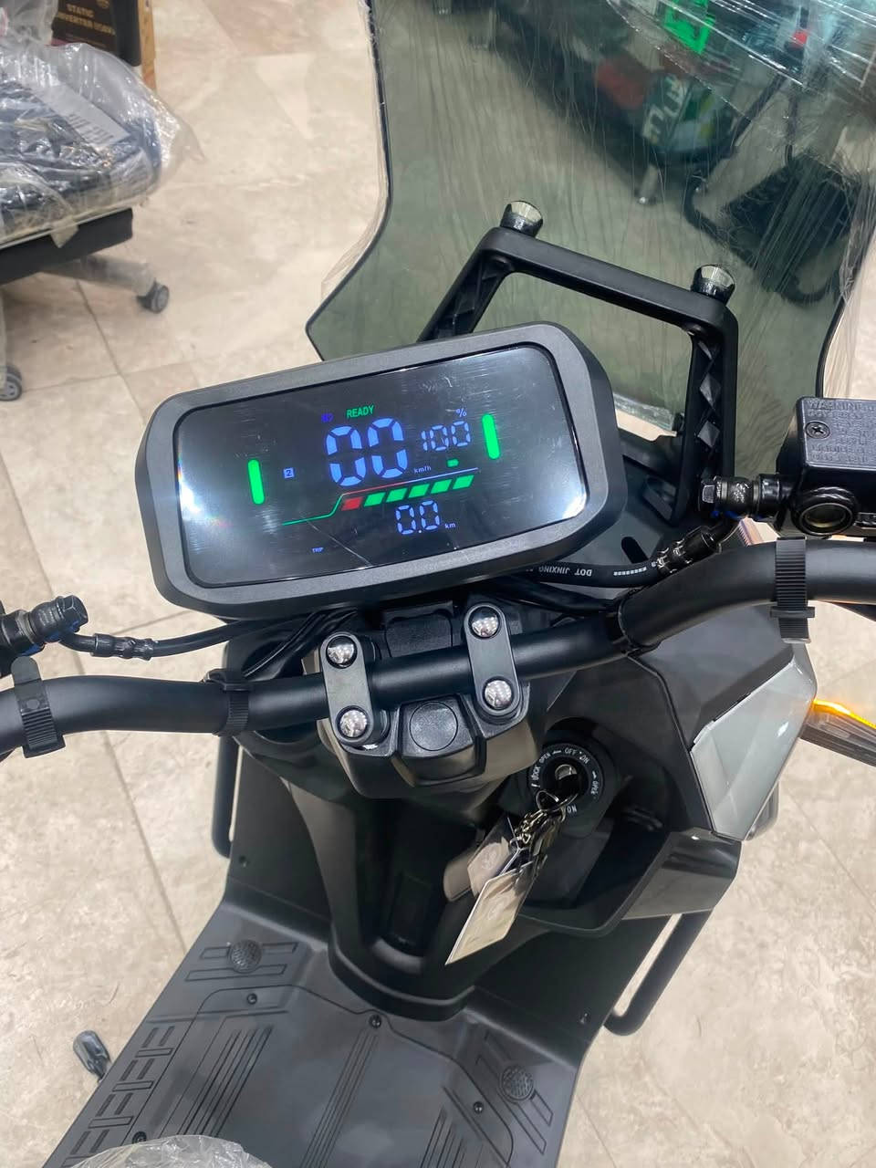 دراجه Huodi Tank3
بماطور 3000 w من شركه Huodi
ببطاريه ليثيوم فوسفات الحديد 55 Ah 84v
بجميع تفاصيلها اصليه♥️🫀

للتفاصيل اكثر زوروا موقعنا 
معرض الدوحه -زيونه- شارع الربيعي -مقابل مول جوهره بغداد
للاتصال 
***********
***********
