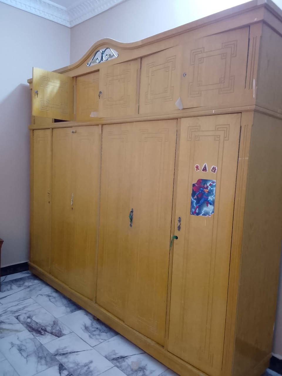 كنتور ابو سته باب طابقين جيد جدا للبيع
