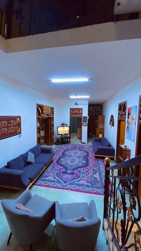 🔥🏡 دار للبيع | الحلة 🔥
📍 شارع 60 – حي الكفاءات
📌 خلف مستشفى بابل الأهلي 

📐 المساحة: 300 متر

🏠 طابقين | 7 غرف نوم

🔻 الأرضي:
🛏️ غرفتين | 🛋️ استقبال وهول
🍳 مطبخ حار + بارد
🚿 مجمع صحيات + صحيات خارجية

🔺 العلوي:
🛏️ 5 غرف نوم
🏠 هول | 🚿 مجمع صحيات

✨ مساحة واسعة
✨ موقع مميز
✨ مناسب للعوائل الكبيرة

📸 التفاصيل كاملة بالصور

📞 للسعر والاستفسار:  ‭***********‬
