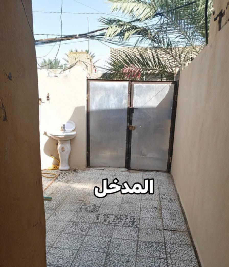 يالله دار  رهينه رهينه  المساحه 100متر🏣
العنوان كوفه حي ميسان شارع الشيوخ قرب سكلت رعد 
 
سنتين وقابل التجديد طابوزرعي سند 25

شارع تبليط  10متر  ويه البت كاونتر وثلاجه وماطور ماي 

أساس صب سقف صب بناء طابوك سماوه 

يحتوي ع غرفه  وستقبال ومطبخ وصاله  وتخاريج داخليه وخارجيه 

الستفسار تصل ع رقم ***********وتساب. يوجد كافت

 المساحت الزرعيه

نص مكتوب في الصور:
- المدخل
- استقبال
- صاله
- الكاونتر مع المنزل
- حمام خارجي وحوش
- غرفه