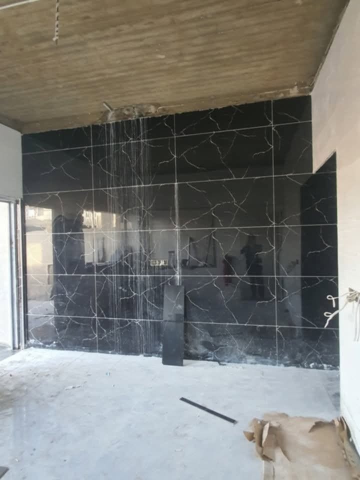 اسطة سيراميك • جدار ارضي • متفرغ