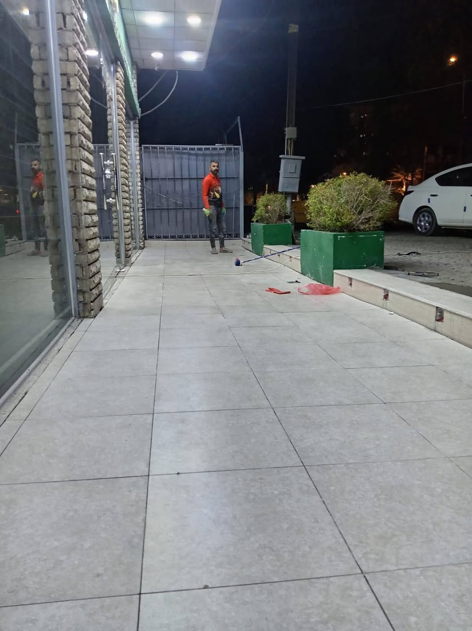 خلفة لجميع انواع السيراميك جدران وارضيات شغل درجة اوله ليزر تسليم مهندس وإلتزام بالعمل الموقع بغداد .هاتف ***********
