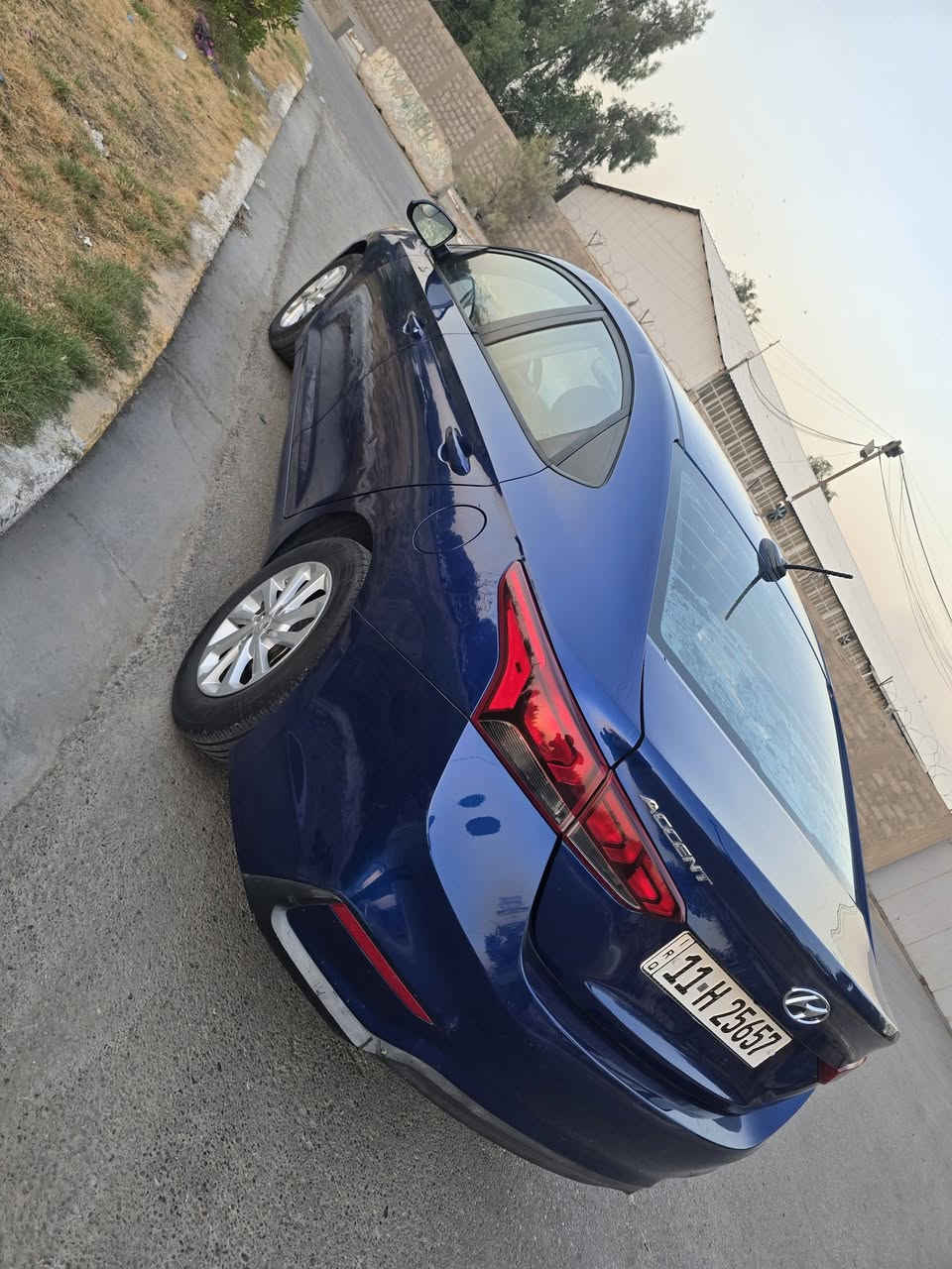 السلام عليكم ..اكسنت موديل 2018,امريكي 
الون .جويتي مكينه 1600جي تي اي ..
مواصفات معروفه تحكمات شاشه كامره .قياده ثلاث انضمه
السياره حادثه موجود ارباكات سليمه بس الجانبي فقط ..
رقم بغداد الجديد هزه جديده بسمي ..
السياره جازه من العاميه للدعاميه ..ماشيه 103وقابل للزياده 
السعر (97$)والشراي يدلل العنوان بغداد الكرخ شهداء السيديد 
قرب تقاطع درويش .ولتفاصيل اكثر الاتصال على الرقم ..
***********..علي ..تحياتي للجميع ..
