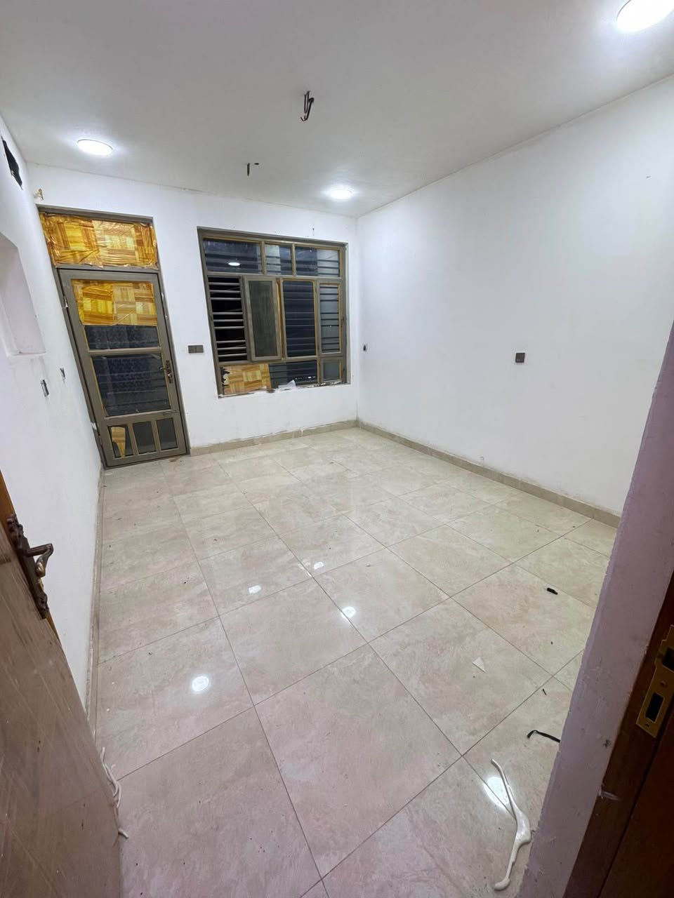 🏠 للإيجار في السيدية | مساحة ٥٠ متر

يتكون من:
🛏️ غرفتين نوم
🛋️ صالة
🍳 مطبخ
🚿 خدمات
🏡 سطح

📞 للاستفسار والتواصل: ***********
📲 متوفر واتساب

🏢 مكتب قمر للوساطة العقارية
📍 العنوان: مدخل شارع الآمن

🔑 تتوفر لدينا كافة عروض الإيجار والبيع في منطقة السيدية
💰 وبحسب كافة الميزانيات Colombo, Sri Lanka
