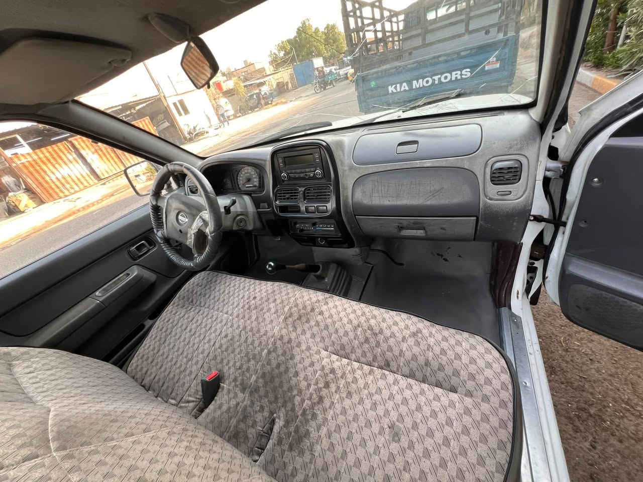 نيسان بكب • ٢٠٠٢ • ٢٤٠٠