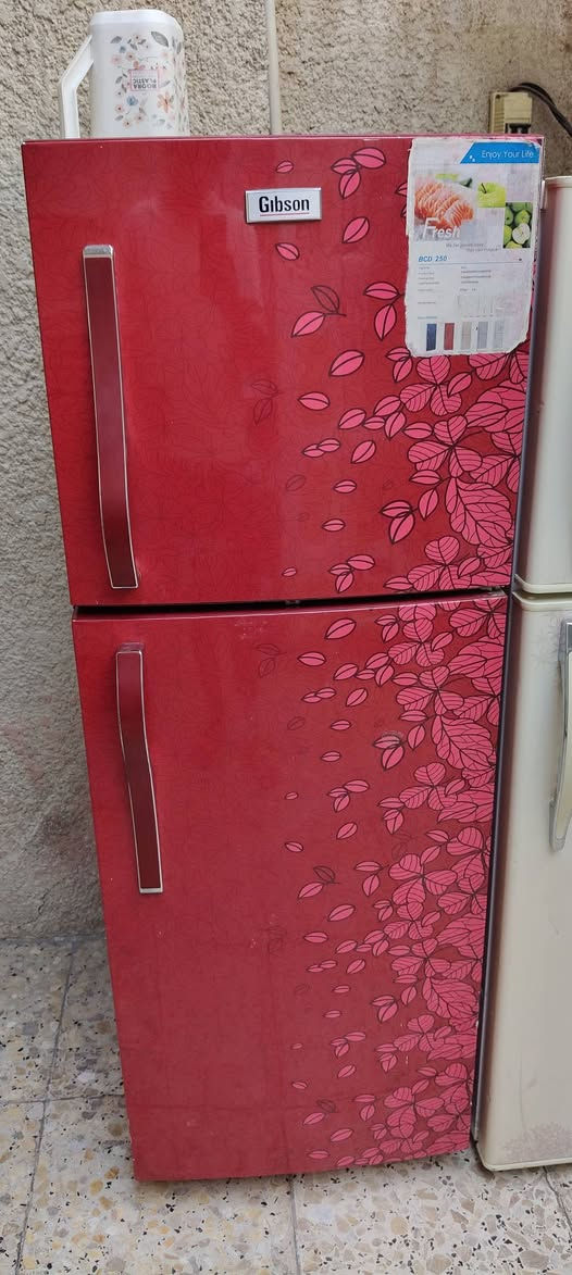 سلام عليكم 
ثلاجات وبراد للبيع
الـGIbsonبـ125
والبيضه ب150
والبراد 75 حار وبارد وفريز كامل
الاستفسار *********** واتساب
