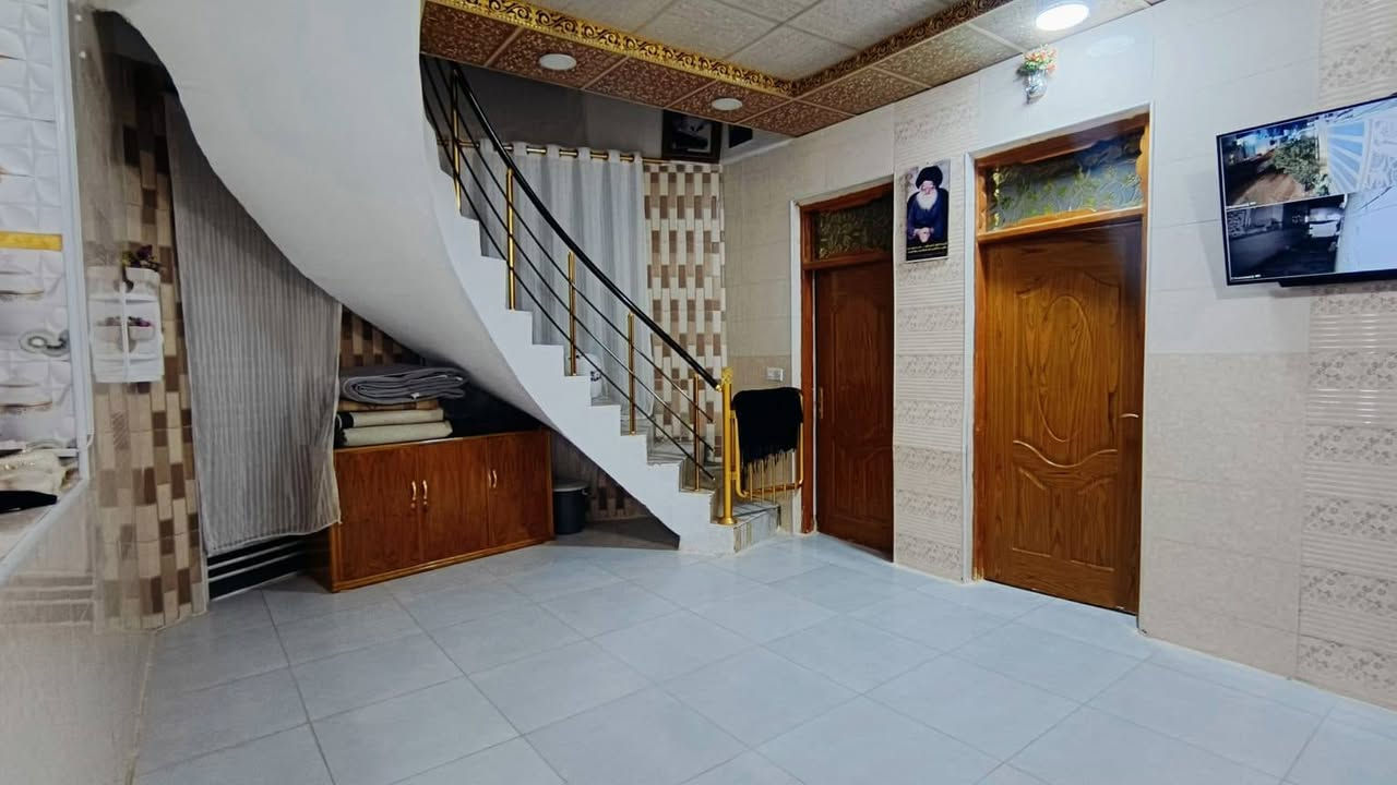 السلام عليكم بيت للبيع المساحه ٢٢٠ متر البراكيه شارع المطار القديم مقابيل نهاية شارع علكم صب كونكريت البيت يحتوي على غرفتين وصاله ومطبخ استقبال صحيات داخلي وخارجي الاستفسار على الرقم ***********.                                                        السعر 68 مليون معه المجال
