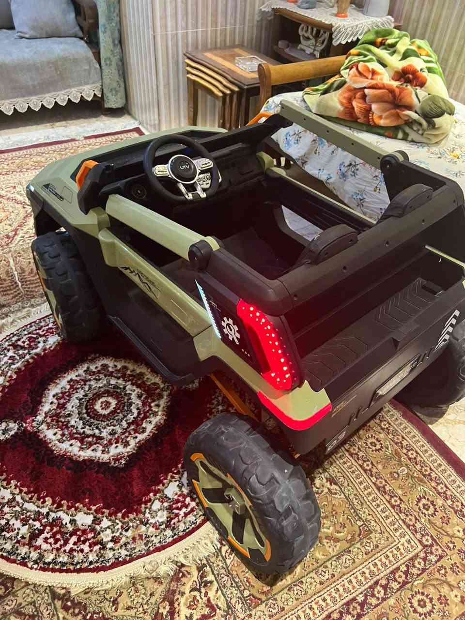 سياره اطفال استخدام قليل للبيع تشتغل ريمونت وبلوتوث بيهه ليريدهه الاتصال على الرقم *********** أو يراسلني خاص  السعر ٢٥٠ الف

