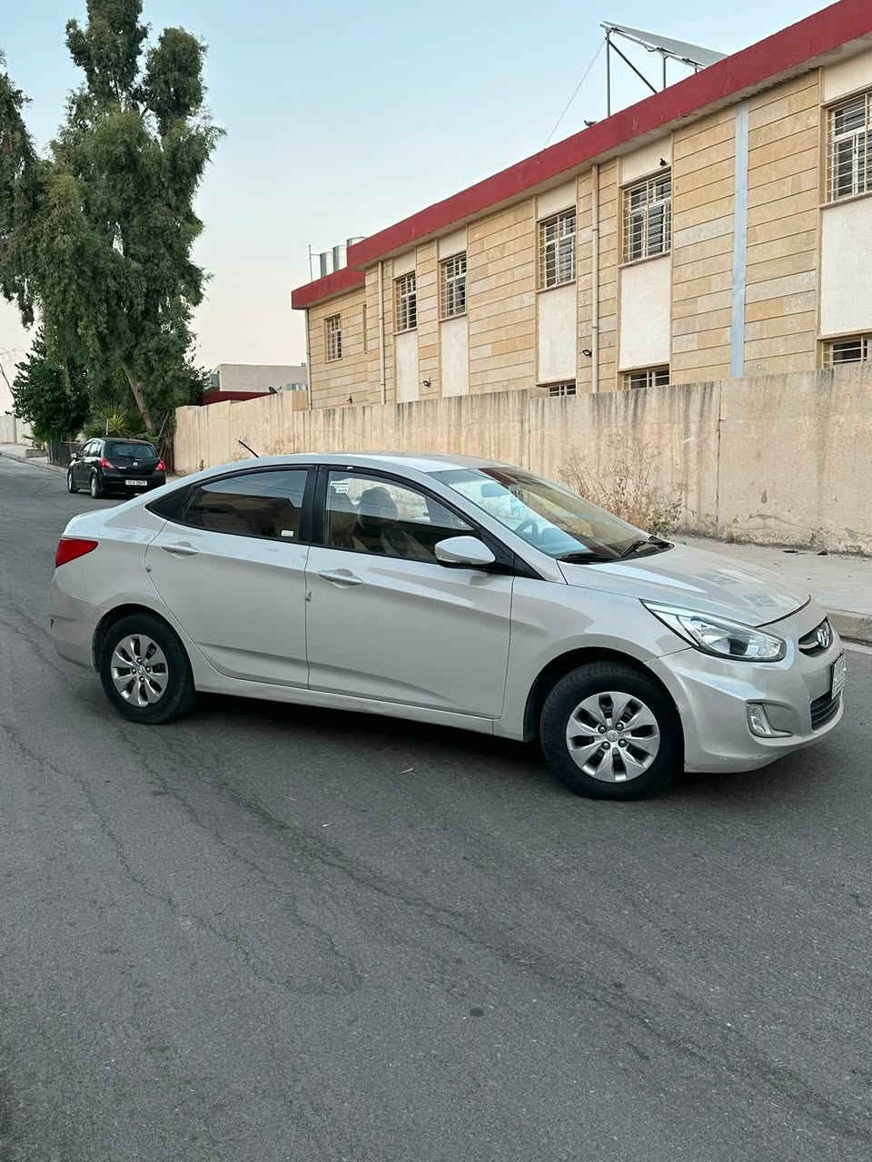 السلام عليكم اكسنت 2016 
خليجي لا ضرر ولا صبغ 
فقط باب السايق وجاملغ الامامي بخ بدون ضرر
نظام ايكو ( اقتصادي )+ عادي 
اشاير بالمري + تحكم بالمري
جامات كهرب امامي + خلفي 
قفل مركزي 
كامرة خلفية دوارة 
شاشة 
سماعات دمام جديدة 
شرط التحويل 
السعر 92 وبيها مجال للطيبين
***********
ترهم مراوس بشي احدث ومامشكلة الفرق
