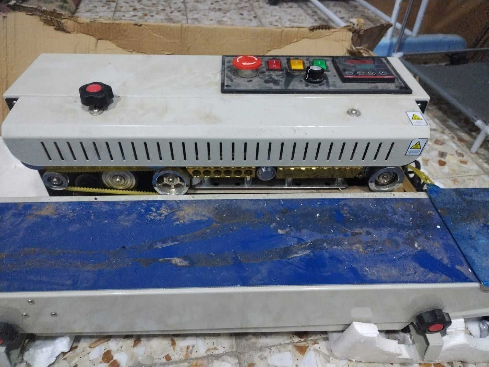 السلام عليكم جهاز كبس اكياس حراري جديد غير مستعمل بس عليه تراب مضموم الشراي يتصل مكاني بغداد  زعفرانيه ***********
