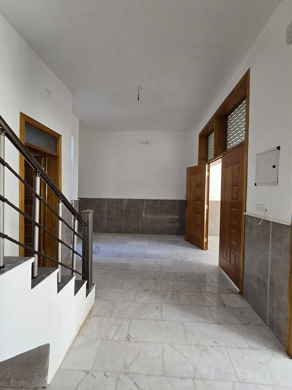 اللهم صل على محمدوال بيت محمد
عروض مكتب جوهرة الفرات🏠🏜️ 👉

👇
يتوفر بيت 🏠المساحه100متر. 8×12.5((مقابيل مدينة العاب السندباد )) البناءطابوك طابقين  كونكريت  استقبال+مطبخ +صاله+1غرف نوم طابق ارضي صحيات داخليه+خارجيه
♦️💎الطابق الثاني
3غرف نوم+ صحيات+صاله بناء درجه اولى

♦️💎البيت جاهز وقريب ع الشارع يبعدعن مستشفى العباس الاهلي700متر وعن مرقد الامام الحسين 1500متر تقريبا

💎💎حاب تعرف السعر علق برقم((3))
♦️💎يصلح للسكن ويصلح حسينيه

♦️💎((مقابيل مدينة العاب السندباد)) 
♦️💎ماعجبك هذا المنشور تتوفر لدينا عروض اخرى 

                ((طابوزراعي سند25 ))

العنوان كربلاء المقدسه من يريد الاستفسار الارقام متوفره شرح مفصل 

من يريد ان نعرضه له بيته اوقطعته👉🌹 فليتواصل معنا 👇💎💎👇

مكتب💎جوهرة الفرات💎 قنطرة السلام مجاورمطعم عين التمر

***********ميثم 
***********ميثم
