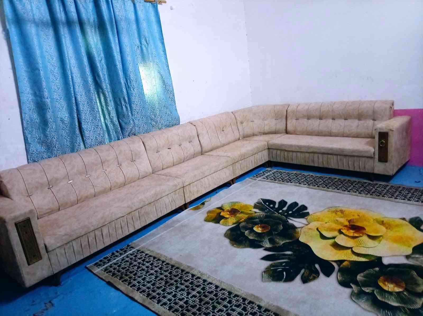 ديوان للبيع 11 مقعد اخو الجديد السعر 250 العنوان بدايه الامن الداخلي للستفسار *********** يوجد توصيل داخل كربلاء فقط
