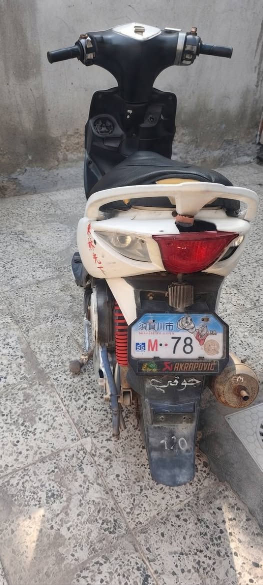 سلام عليكم دراجه ماكس مضله للبيع
السعر 275 
فقط مكطوع القايش دراجه نضيفه متصرف بنزين ولا تحرك دهن 
الستفسار /***********
