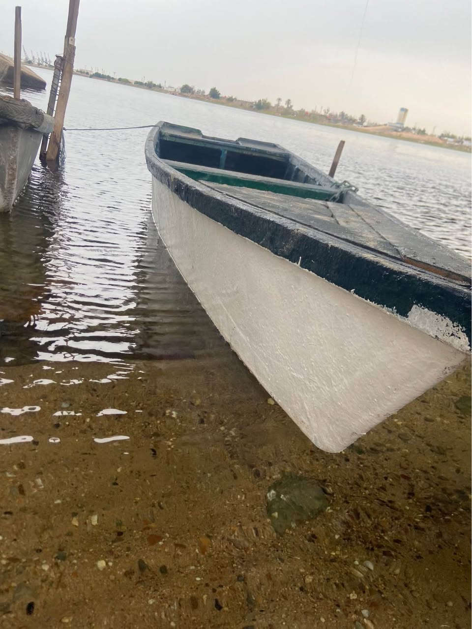 سلام عليكم اخوان زورق جديد  توه معمر سعر 600 وبي مجال للطيبين  للشرايه مكاني الجزيره شارع زين العابدين 
رقم الهاتف *********** البصرة, العراق
