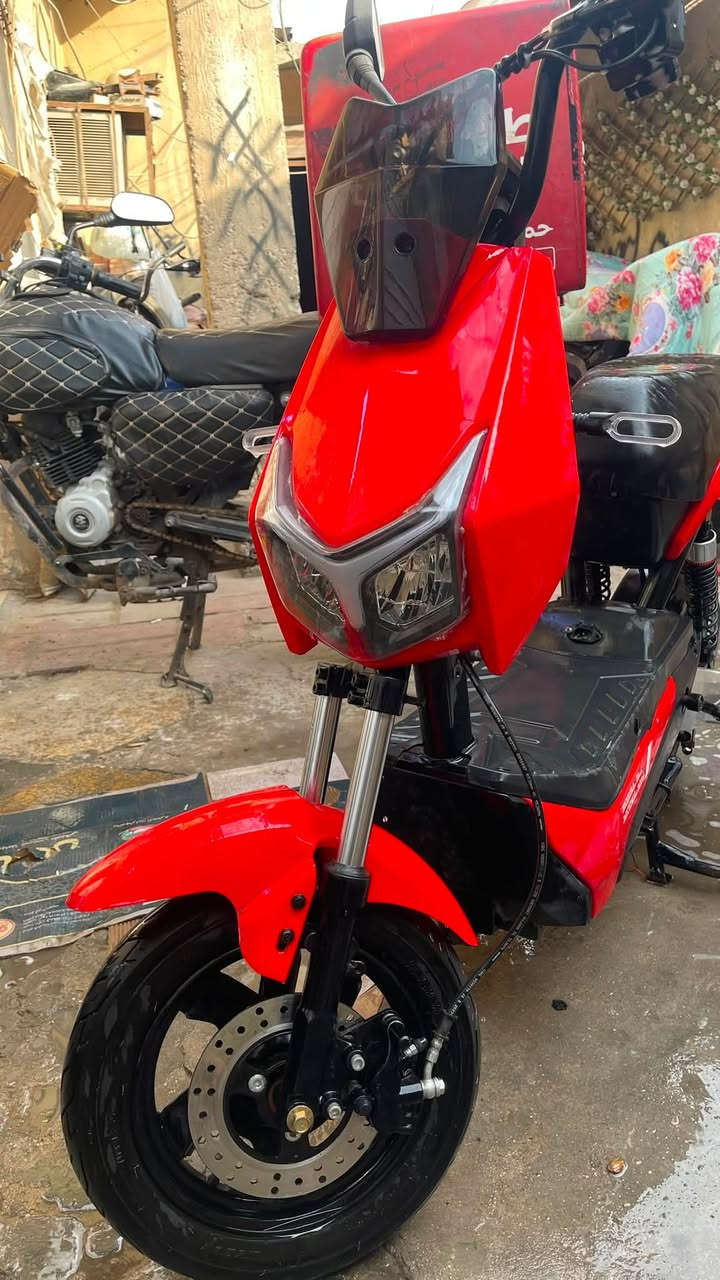 دراجة شحن (كوري )
حجم الملف 1500Wحقيقي  دفع 4سرعات
5بطاريات حجم جبير 
حامل مبايل اصلي 
دبلات رياضي  خلفي  
بريك دسك امامي 
دبلات
اشاير كرستال 
لايت LEDمع لد متغير للوان
سعرها ٢٧٥ وبيها مجال (نقص فقط بطاريات)
مكاني البصرة عشار 
***********
