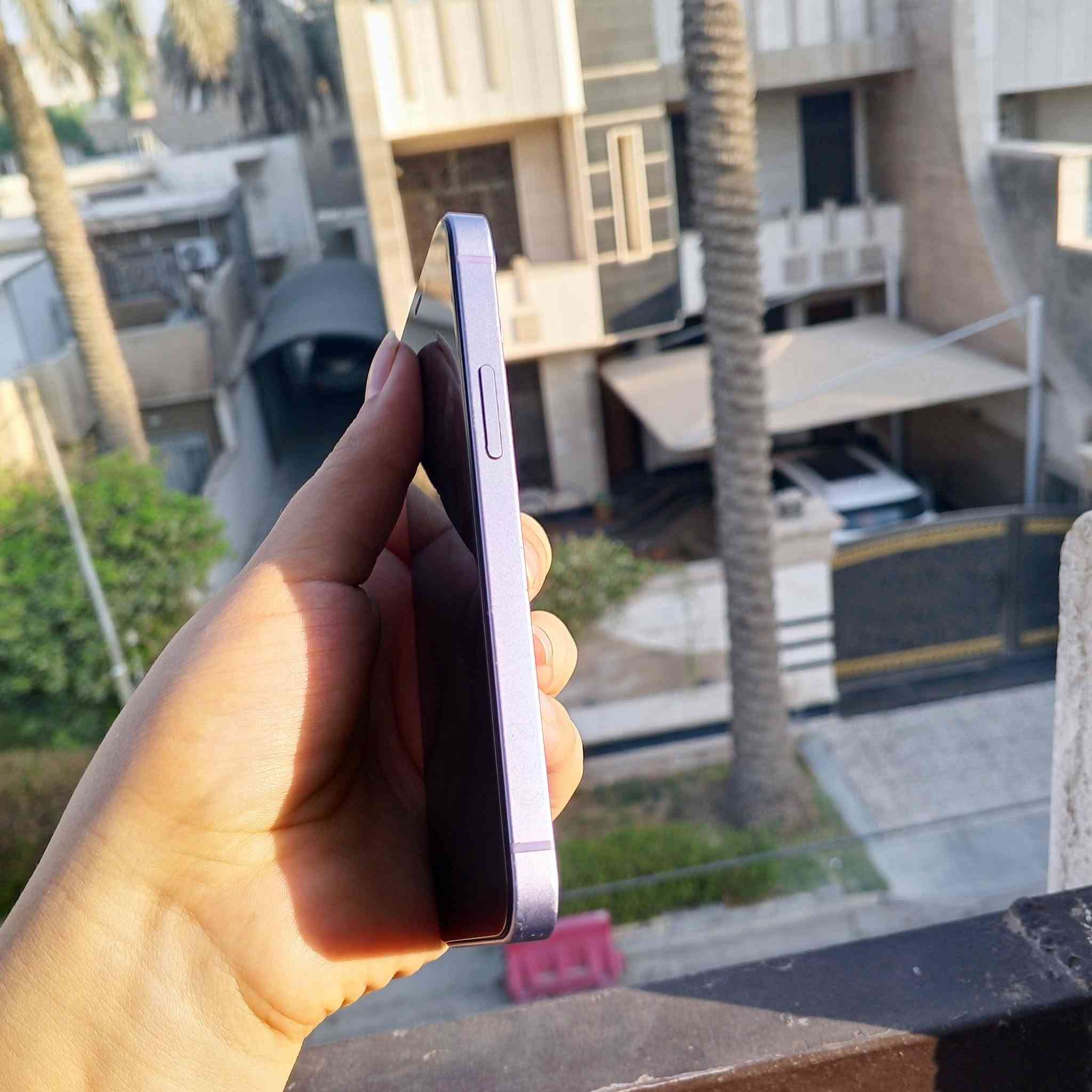 السلام عليكم للبيع ايفون 12مني نضيف جداً ولا خدش بي فقط مبدل شاشه تفصيخ الباقي كله بلادي وشغال سعره 350 وبي مجال للشراي مكاني بغداد الدوره للااستفسار ***********

نص مكتوب في الصور:
- ٧:١٢ حالّة البطارية والشحن رسالة مهمة حول البطارية حالة بطارية هذا الـ iPhone متدنية جدا. يمكن استبدال البطارية عن طريق أحد مزودي خدمة Apple المعتمدين لاستعادة المستوى الكامل للأداء والقدرة. العثور على خيارات الخدمة... الحد الأقصى للقدرة ٧٣٪ هذا قياس لقدرة البطارية مقارنة بقدرتها عندما كانت جديدة. قد تتسبب القدرة المنخفضة بتقليل ساعات الاستخدام بين عملية الشحن والأخرى. أقصى قدرة للأداء ستساعد الأنظمة المضمنة في النظام والمكونات في تخفيف آثار الأداء التي قد تلاحظها أثناء التقدم الكيميائي في عمر بطارية iPhone. شحن البطارية المحسن للحد من استنزاف عمر البطارية، يتعلم الـ iPhone من عادات الشحن اليومية، بحيث ينتظر ولا يتجاوز ٨٠٪ حتى يحين موعد حاجتك إلى استخدامه.