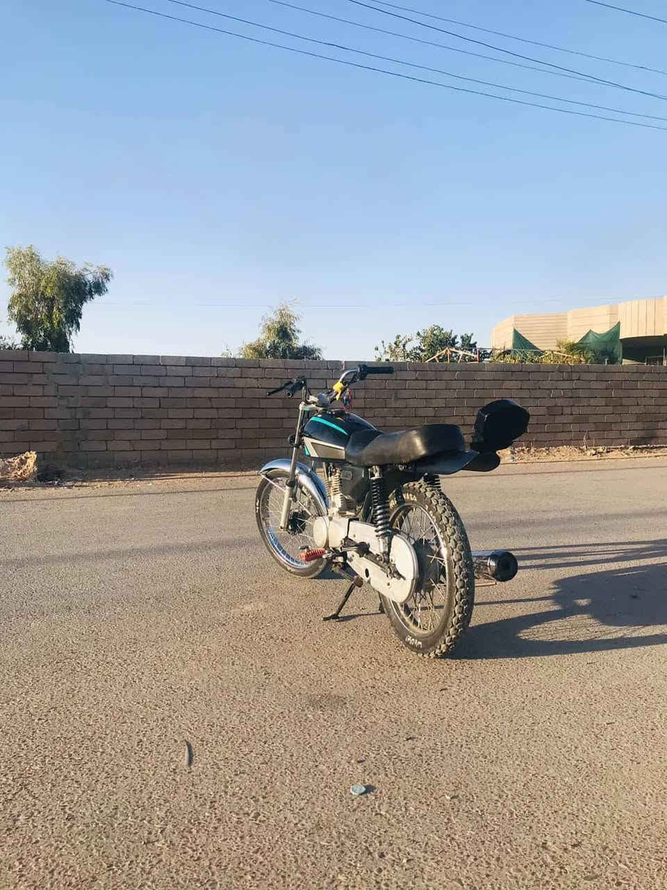 السلام عليكم دراجه حربيه سيجي نامه  شاصي20محرك24معمر بال25مبدل كور وبستم ولفات فقط لاا صرف ولا تبخير دراجه كاملهه ربع متصرف عليه المكان بيجي البجواري السعر 425وبيه مجال للشراي هاذه رقمي ***********
