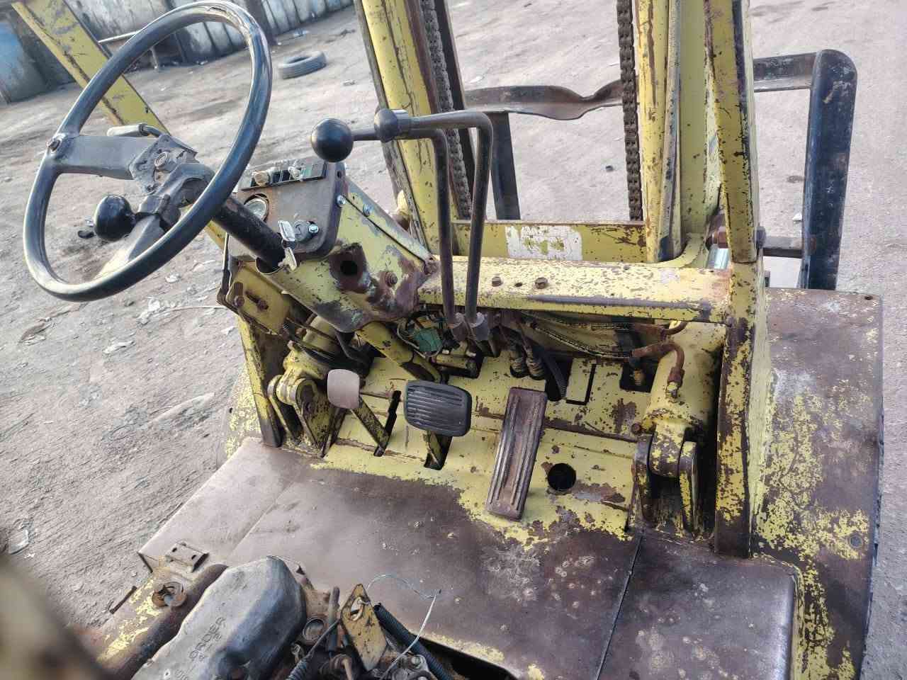 رافعة مسيوبيشي ١٩٨٨
٣ طن جب عالي شغالة و جاهزة 
مكان بغداد سعر ٣٠ و بيهة مجال 
📞 ***********
