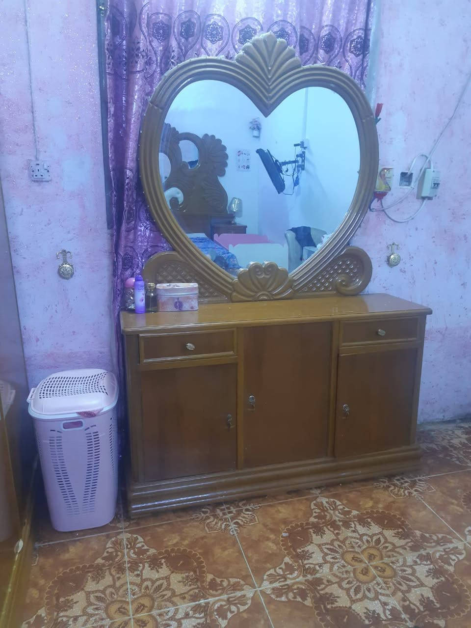 عندي هذني الاغراض البيع ***********
