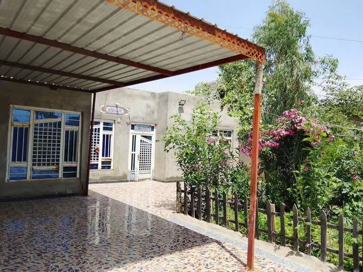 سلام عليكم بيت بحي المنتضر بشارع بيت حامد اليساس بيت مساحته 500  غرفتين خمسه في سبعه دوانيه وصله مطبخ سبعه متر  صيحات خارجيه ودخليه بيت جاهز ***********

