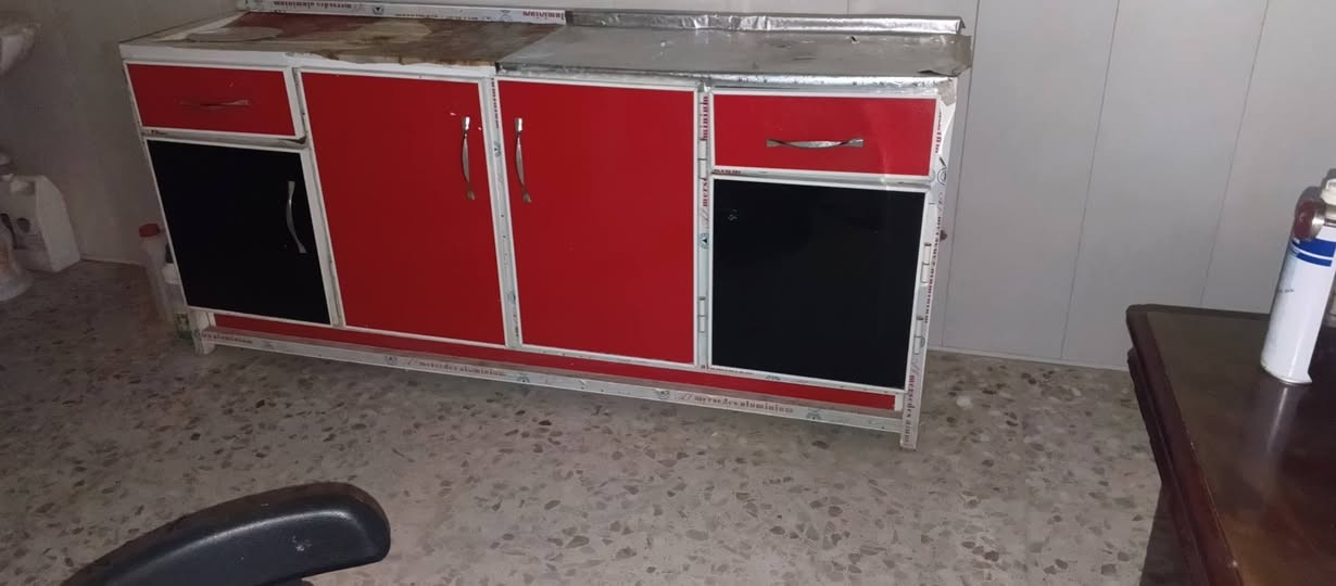 سلام عليكم عندي كاونتر مستعمل نظيف جداا بسعر مناسب للتواصل ع ***********
