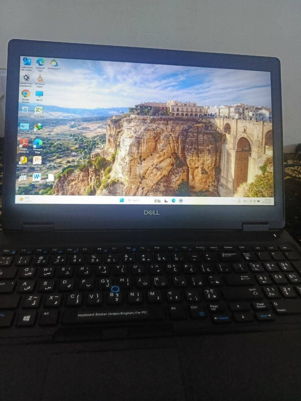 لابتوب Dell Latitude 5590 للبيع
​السلام عليكم، لابتوب ديل عملي ونظيف جداً للبيع بسبب الحاجة. استخدام طالب خفيف فقط (دراسة، يوتيوب، وتليجرام) والجهاز بحالة ممتازة وبدون أي مشاكل فنية.
​مواصفات الجهاز:
​الشركة والنوع: Dell Latitude 5590
​المعالج (Processor): Intel Core i5-8350U (الجيل الثامن - أربعة أنوية 8 خيوط)
​الذاكرة العشوائية (RAM): 8 GB
​التخزين (الهارد): SSD بسعة 256 GB (سريع جداً في الإقلاع والتشغيل)
​البطارية: ممتازة جداً (تطول أكثر من 3 ساعات ونصف متواصلة بدون شاحن)
​نظام التشغيل: Windows 11 Pro الأصلي (64-bit)
​الملحقات: الشاحن الأصلي.
​السعر: 250,000 وبيها مجال
المكان: [موصل/يارمجة الشرقية الثانية]
التواصل: الاتصال على الرقم [***********].
