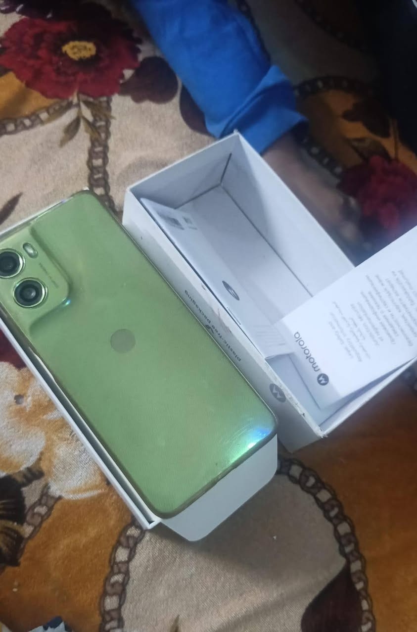 moto g06 • ٥٦/١٢٨ • شاشة بها عطل