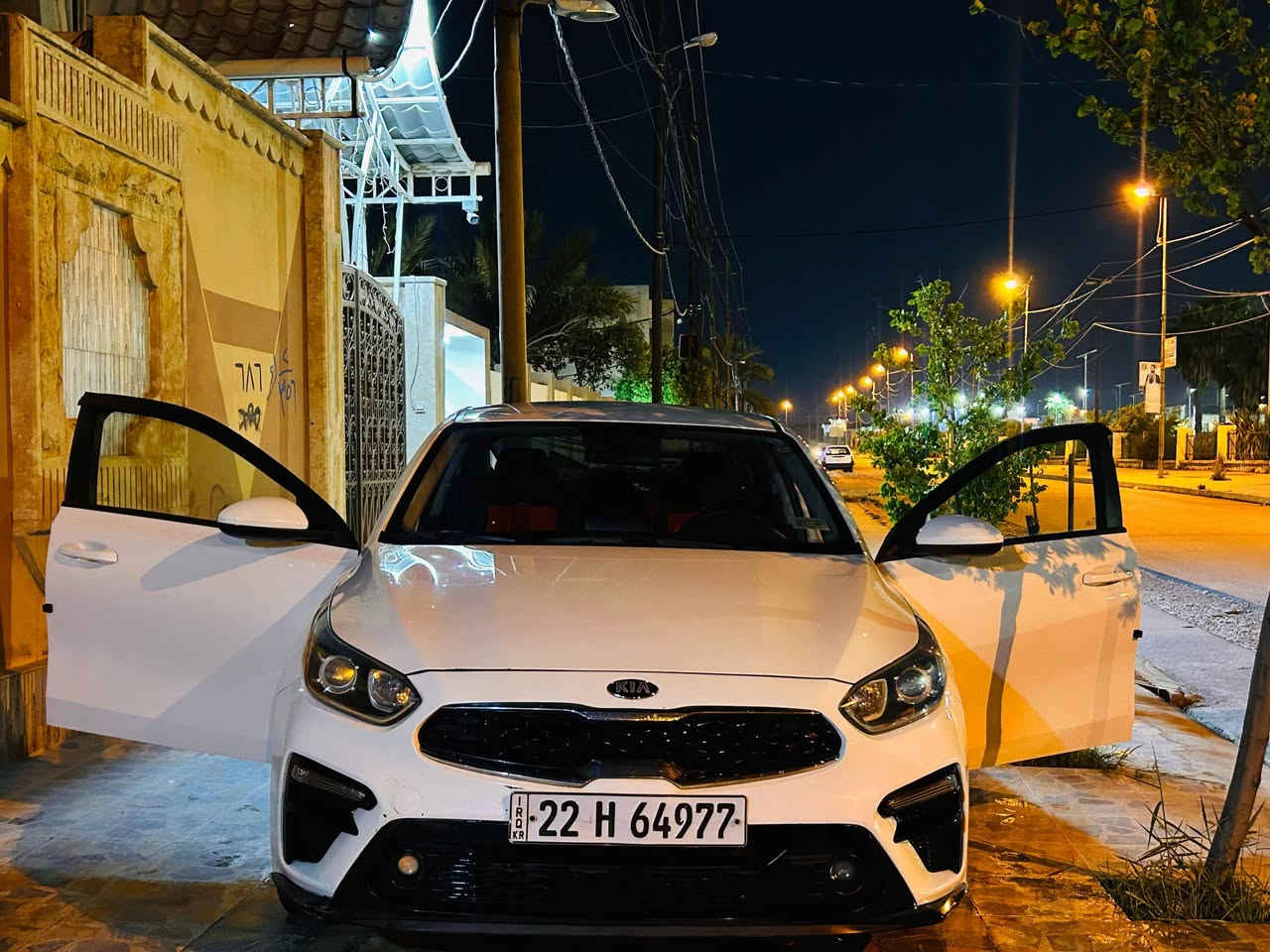 السلام عليكم
كيا فورتي للبيع موديل2019  رقم اربيل مواصفات LXs 
١-كامرة خلفية 
٢-وتحديد مسار 
٣-ورادار امامي 
٤-ومثبت سرعة 
٥-وتحكمات ستيرن 
٦-وشاشه كبيره ابل كار بلي
٧-كيج عطلات 
٨-توقف ذاتي 
٩- ثلاثة وضعيات قيادة normal,smart,sport 
١٠- دكمة تراكش
ماشيه 80الف ضرره صار اهنا بل عراق  مقدمت البوند  (اثر احجره)

مكانها موصل 

للتواصل على الرقم‏‪***********‬‏
واتساب ‏‪***********‬‏
