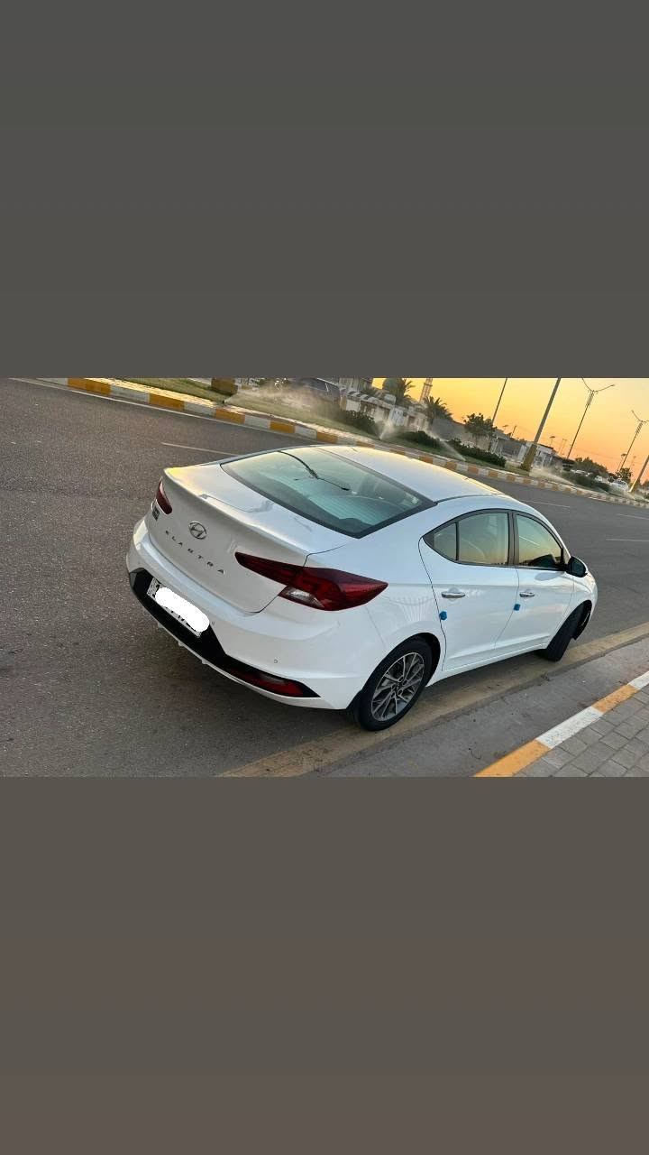 السلام عليكم الانتره ماشيه 72 حقيقي  2020 خليجي فول واحد ع واحد مكفوله كفاله عامه ماعده بل دعاميه خلفيه شويه صبغ السياره جاهزه جديده متصرف عليه لو الف رقم بغداد بسمي الرقم الجديد تحويل ثاني يوم السعر 155بيهه مجال شي قليل اي ستفسار الاتصال ع رقم ***********
