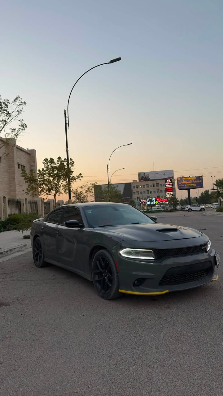 لسلام عليكم جارجر Gt موديل 2019 لون اسمنتي السيارة حادثها حلو و موجود كدامكم ب الصور محرك كير حداديه نضافة فول السياره نصبتها حلوه داخلها قماش جلد لون احمر شوته رياضي تايرات خلفيه جدد عليها ترتيبات بسيطه ايرباك فقط دركة  للاستفسار اكثر على الرقم *********** موجود واتساب او رصيد باي وقت مكانها كربلاء

