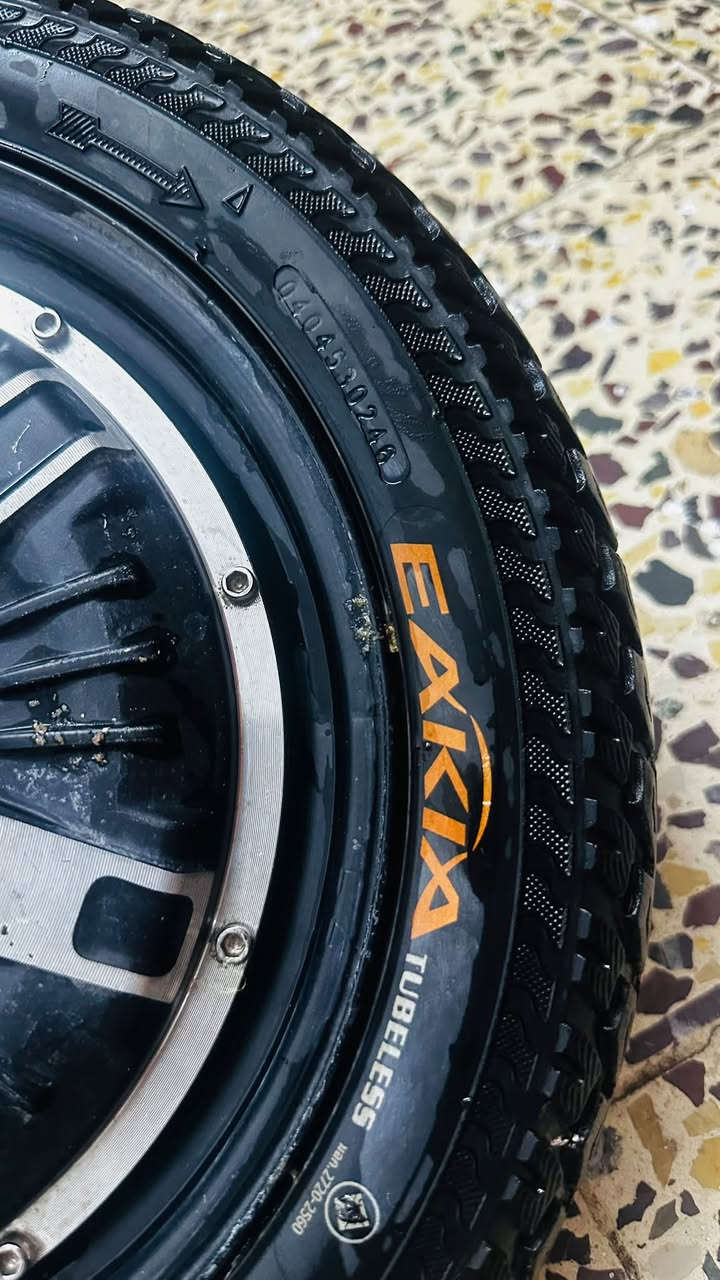 السلام عليكم  عندي ملف مع الويل كامل شغال مال  دراجه شحن  حجم  14  السعر 30 الف 
الموبايل ***********
