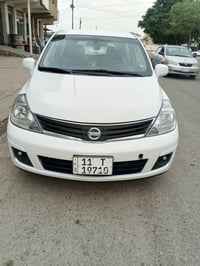 نيسان فرسه • ٢٠١١ • خمس قطع