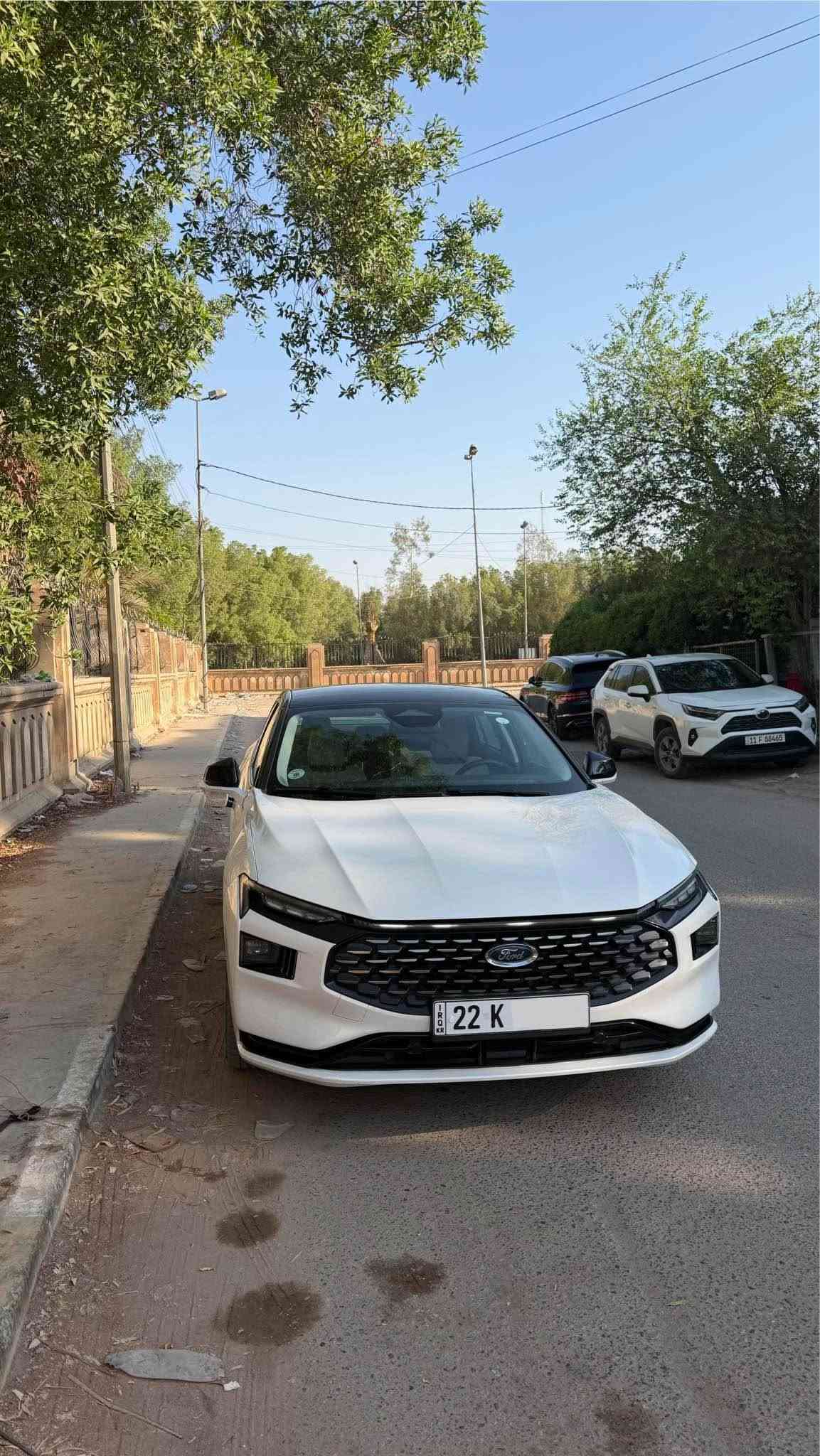 ٢٠٢٤ فورد تورس فئة تيتانيوم خليجي وكالة القاصد 
مواصفات السيارة 
* المحرك: 2.0L EcoBoost Turbo
* 4 سلندر
* القوة: 232 حصان.
* العزم: 382 Nm
* القير: أوتوماتيك 8 سرعات
* الدفع: أمامي FWD
* أوضاع القيادة: Normal / Sport / Eco
* خزان الوقود: 66 لتر
* ويل 19
* مقعد السائق كهربائي 10 اتجاهات
* مقعد الراكب الأمامي كهربائي 6 اتجاهات
* مكيف Dual Zone.
* إضاءة داخلية Ambient متعددة الألوان
* مرآة داخلية Auto-Dimming
* تشغيل ودخول بدون مفتاح
* نظام SYNC 4.
* Apple CarPlay.
* Android Auto.
* شاشة عدادات رقمية 8 إنش
* حساسات امامية وخلفية
* نظام النقطة العمياء 
* مانع الاصطدام الامامي
* مثبت سرعة تفاعلي 
* المحافظة على المسار
* سقف بانورامي 

حادث السيارة
- pdr ربع الجاملغ الامامي وحافة البنيد وصبغ على كد المكان 
- pdr بالجاملغ الخلفي جهة الراكب بس زغير جداً والضربة صايرة بالدعامية الخلفية
-  ضربة خفيفة بالباب خلف السائق
السعر ٢٣٠ وبيها مجال 
للتواصل خاص او واتساب *********** كربلاء, العراق
