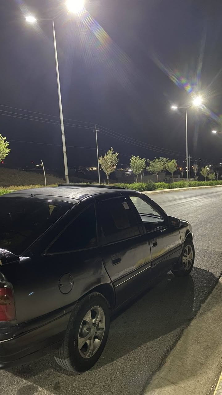 📢 للبيع: أوبل فيكترا (Opel Vectra)
​الموديل: 1992.
​اللون: أسود.
​المحرك: 2.0 لتر.
​ناقل الحركة: كير عادي.
​المحرك والكير بشرط الضمان.
​دعمهه جملخ ورا فقط 
​تحتوي على نظام فرامل ABS.
​ثبات وقوة ألمانية معروفة على الطريق.
​دبة خلفية (صندوق) واسعة جداً.
​
​التحويل والوكالة بشرط متوفرة.
​💰 السعر: 27 ورقة (وفيه مجال بسيط للجادين)
📞 للتواصل: [***********]
